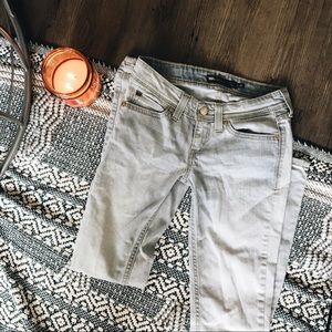 Levi’s — Denim Curve, Low Rise, Skinny